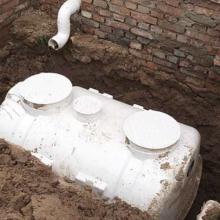 钢制讲台与玻璃钢化粪池 现代设施中的材质选择与应用